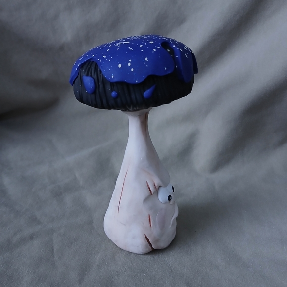 Blue and White Mushroom Figurine - Picture 4 of 8